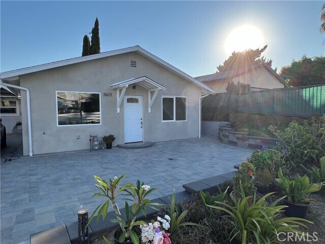 Foto principal - 11613 Eldridge Ave