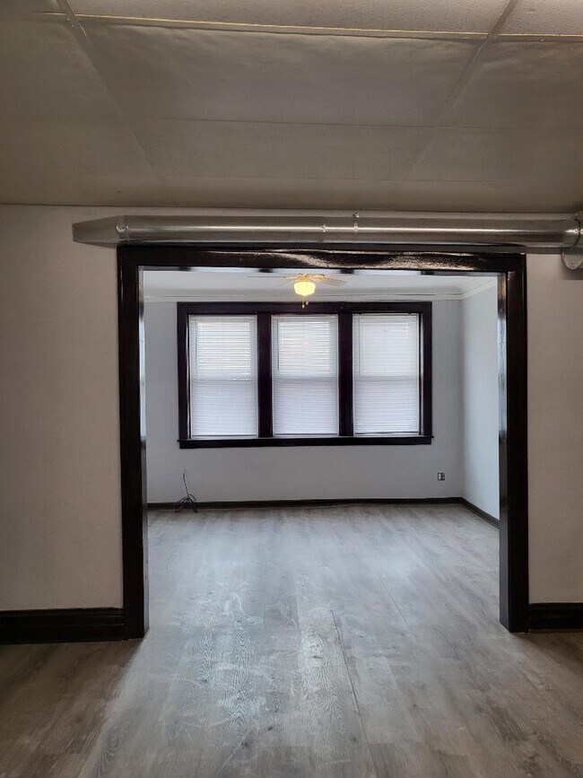 Foto del edificio - 5034 S Archer Ave