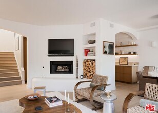 Building Photo - 6435 Zumirez Dr