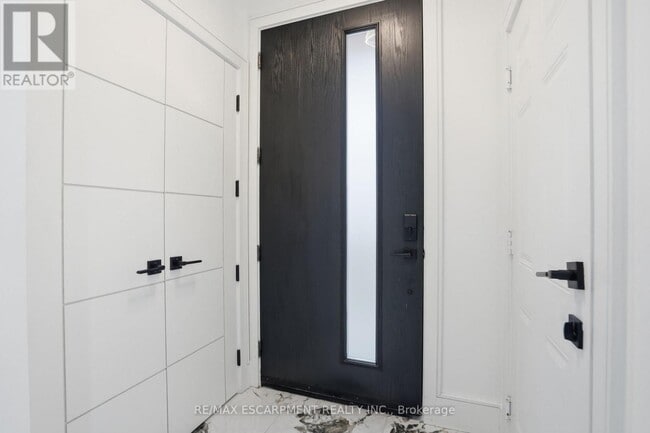 Building Photo - 10A Benson Ave