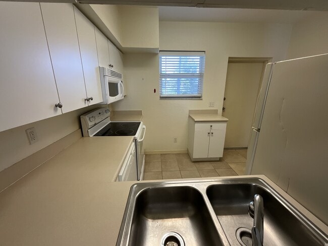 Foto del edificio - 8312 Bernwood Cove Loop