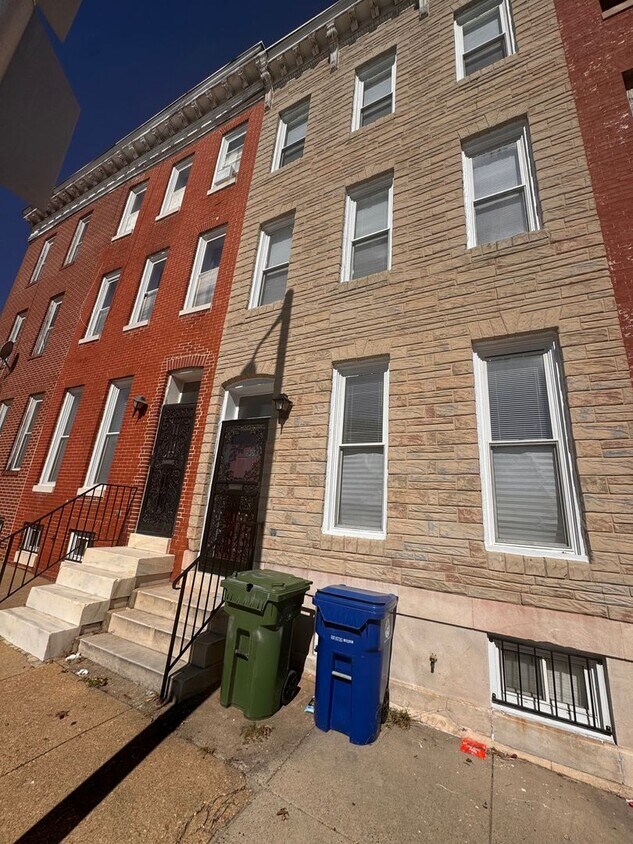 Primary Photo - Beautiful 3 Level Home in Johnston Square ...