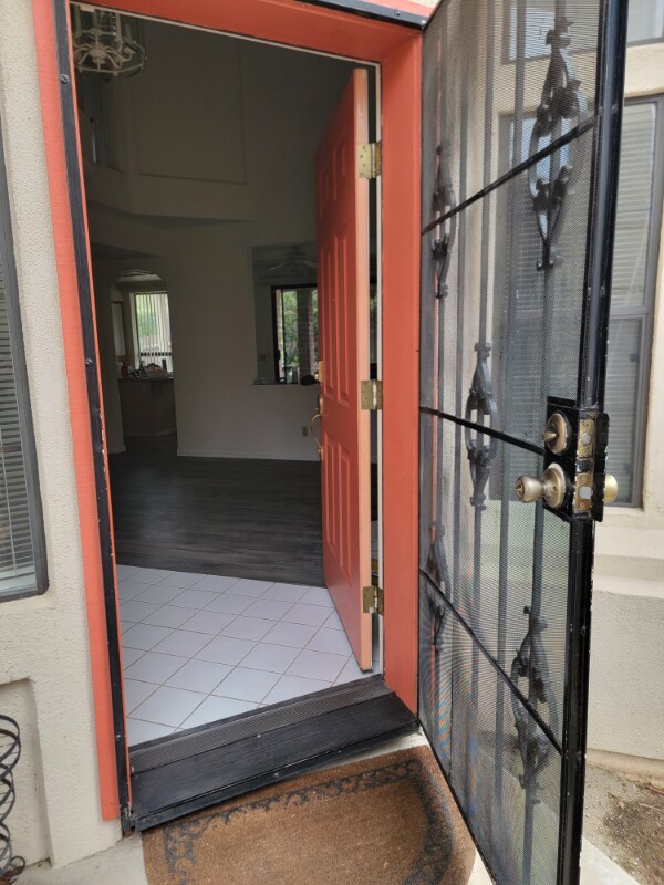 Foto del edificio - 5116 Lady Di Way