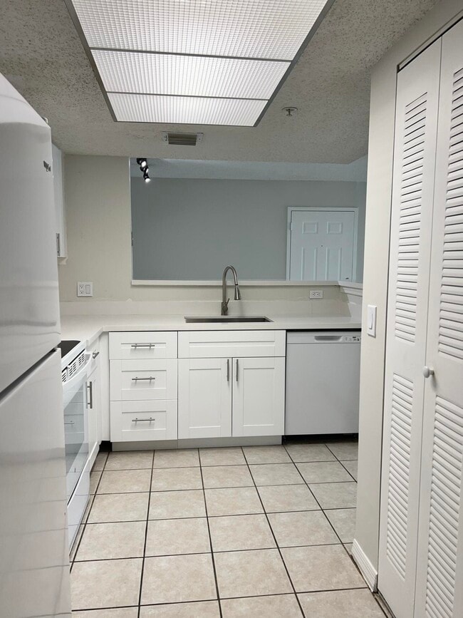 Building Photo - 5001 Wiles Rd