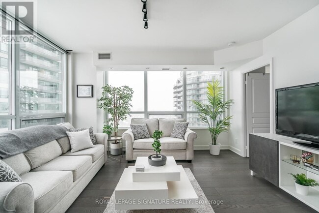 Building Photo - 2230 Lake Shore Blvd W