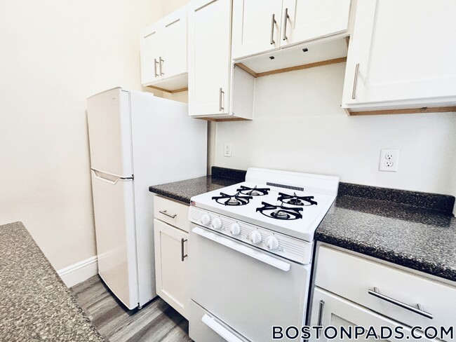 Building Photo - 1185 Boylston St