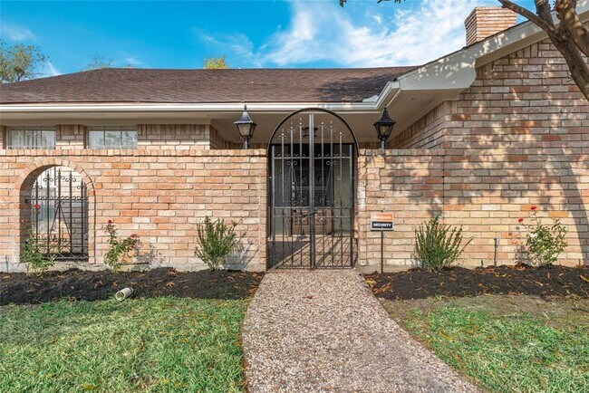 Building Photo - 10703 Braesridge Dr