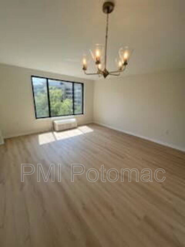 Building Photo - 2501 Calvert St NW