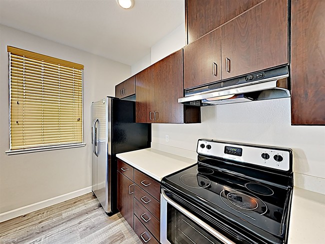 Building Photo - 2 br, 1 bath  - 519 T St 206
