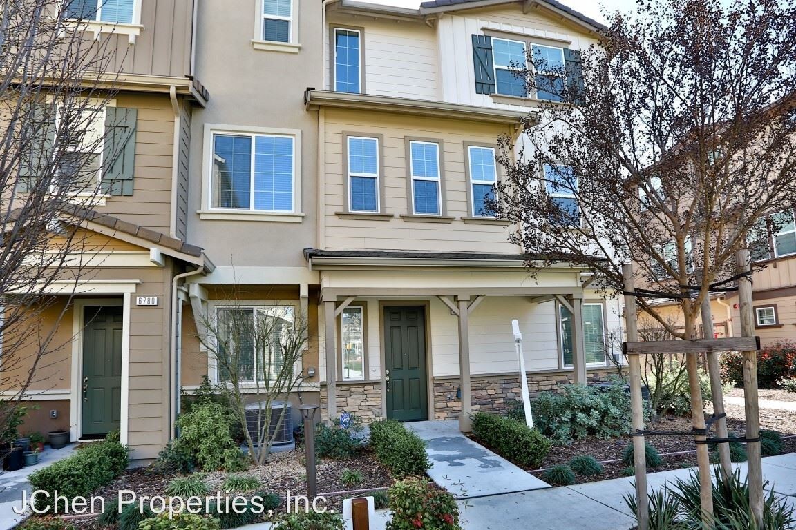 Foto principal - 6782 S Mariposa Ln