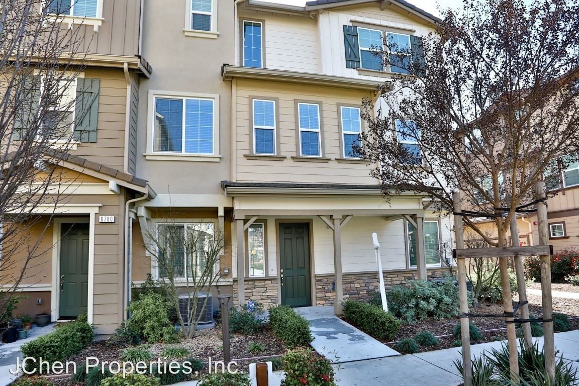 Primary Photo - 6782 S Mariposa Ln