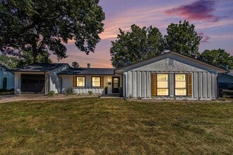 Building Photo - 1160 Helmen Dr