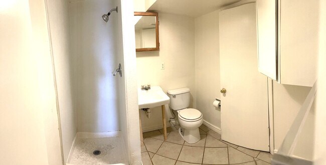 Foto del edificio - Location, Location, Location.