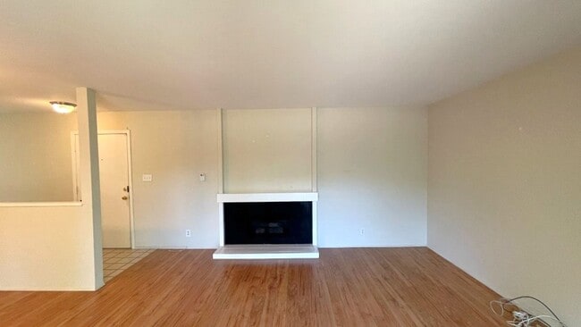 Building Photo - Walnut Creek! Highly desirable Countrywood...