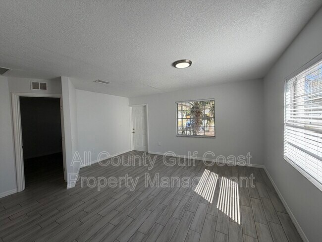 Foto del edificio - 4912 23rd St W