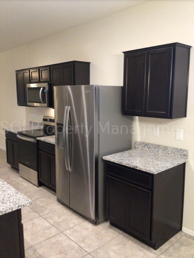 Building Photo - Beautiful Casa Grande home ready for move in