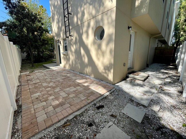 Foto del edificio - Private Townhouse in Heart of South Tampa