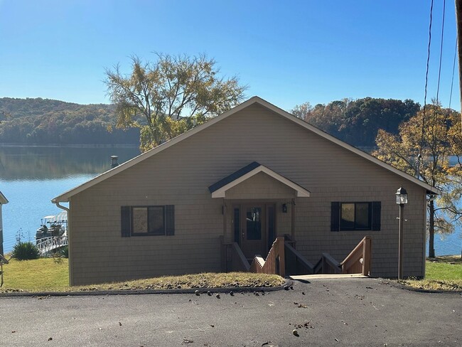 Foto del edificio - 4 Bedroom / 3 Bath Home on Boone Lake King...