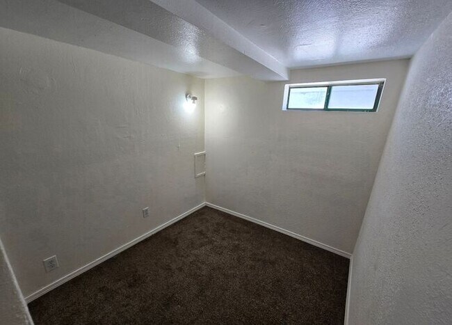 Foto del edificio - Centrally Located & Charming 1 Bedroom Apartment in Sparks