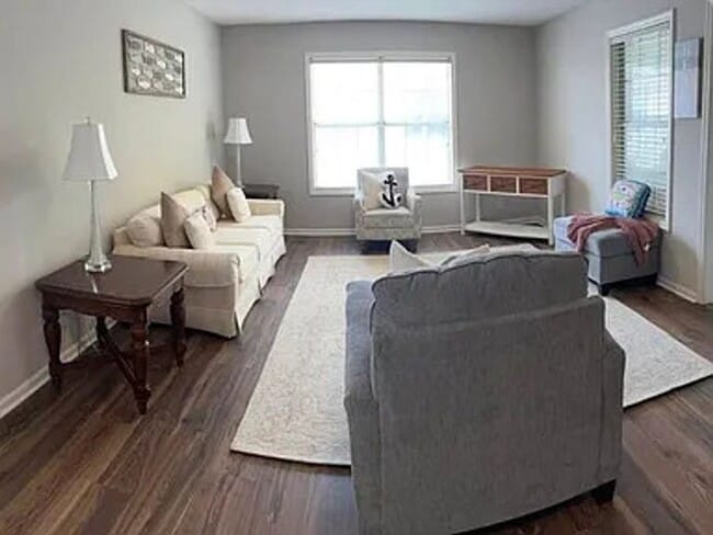 Building Photo - 206 W Island Square Dr