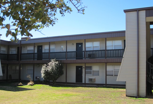 Foto del edificio - Courtyard Apartments