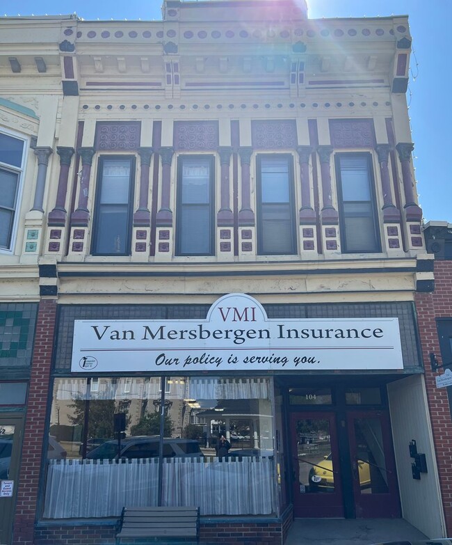 Building Photo - 104 E Franklin St