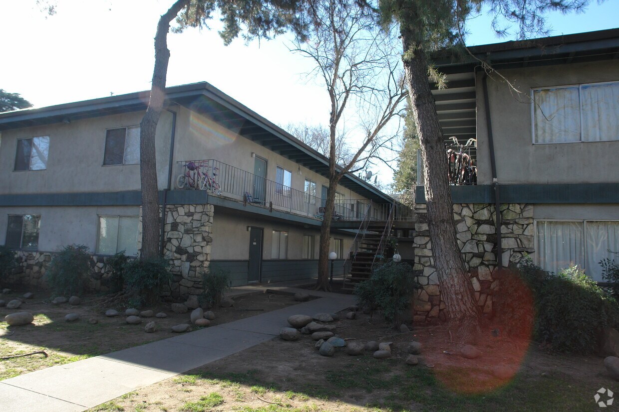 Foto del edificio - 1027 Esplanade Rd