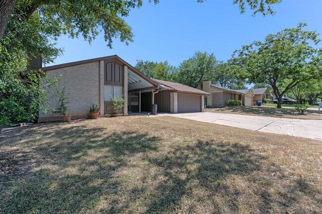 Building Photo - 9011 Quail Valley Dr