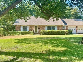 Building Photo - 822 Edgewood Pl