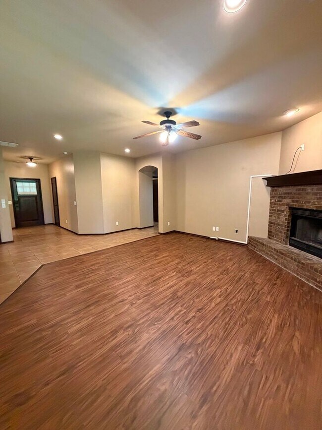 Foto del edificio - 3 bd/2 ba on Half acre - Edmond Schools