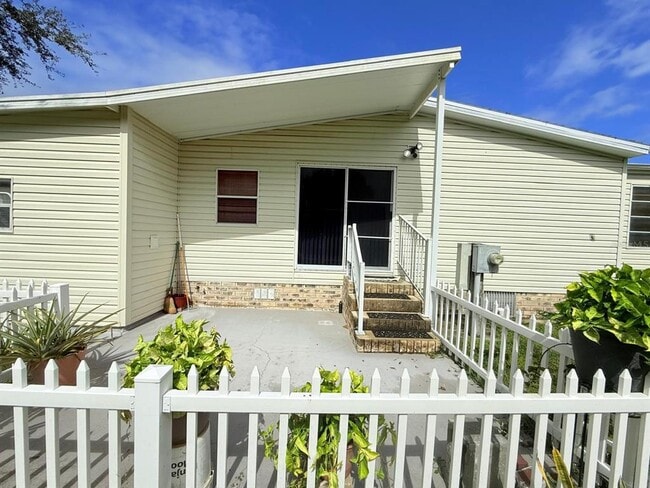 Building Photo - 220 Ellsworth Dr