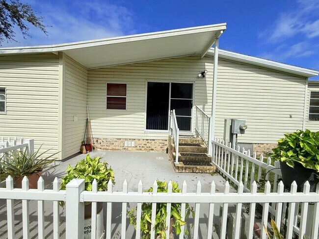 Foto del edificio - 220 Ellsworth Dr