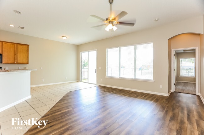 Building Photo - 13966 Devan Lee Dr N