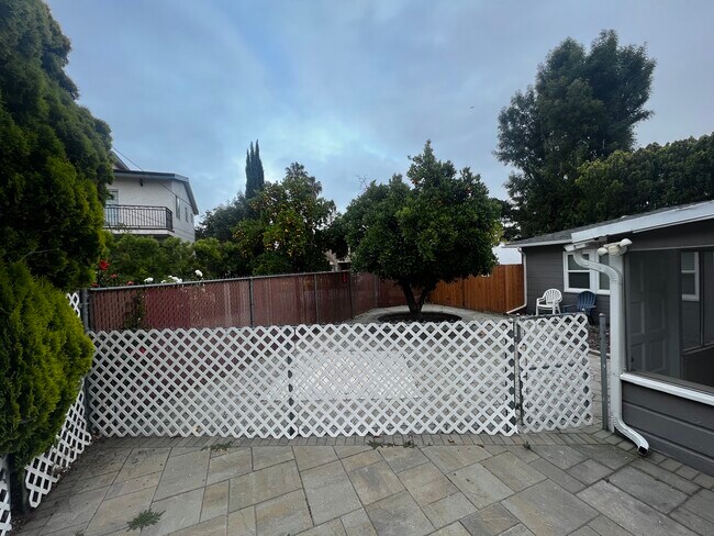 Foto del edificio - 6642 Gaviota Ave
