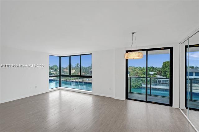 Foto del edificio - 9800 W Bay Harbor Dr