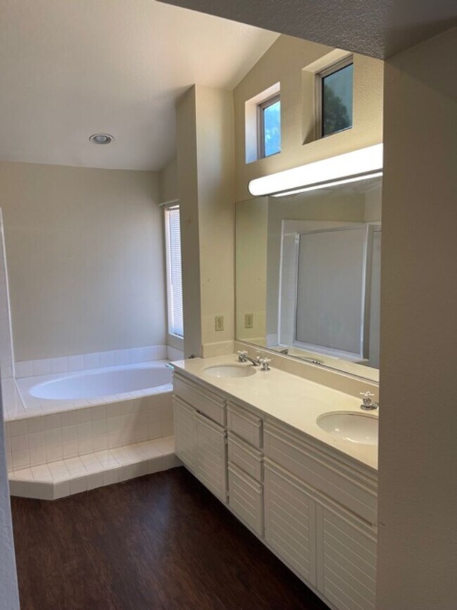 Foto del edificio - Beautiful home in Moreno Valley  coming up