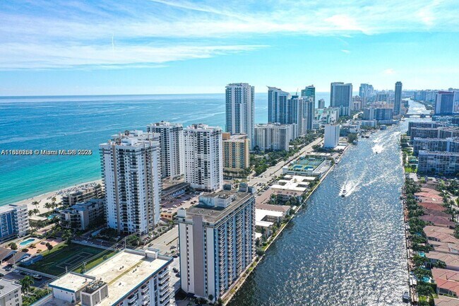 Foto del edificio - 3001 S Ocean Dr