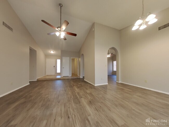 Building Photo - 7937 W Windrose Dr
