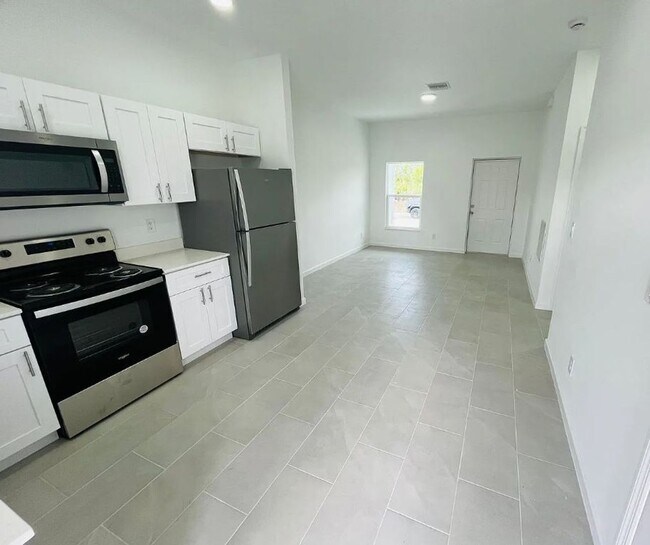 Foto del edificio - 2-bed/ 1-bath single home in the quiet and peaceful Alva!