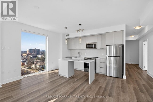 Building Photo - 2088 James St