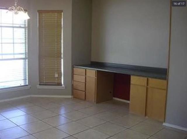 Building Photo - 913 Austin Ln