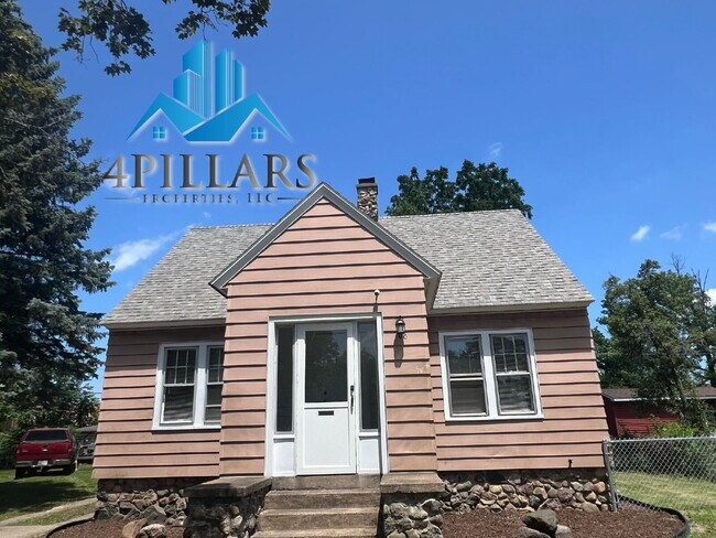 Building Photo - ???? Charming 3-Bedroom Home with Spacious...