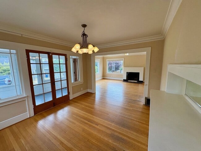 Building Photo - Sunset Hill Home