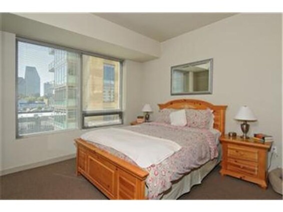 Foto del edificio - Great 2bd 2ba condo in South Lake Union 2200 complex W/S/G Parking included! SLU's best location
