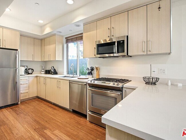 Foto del edificio - 819 S Holt Ave