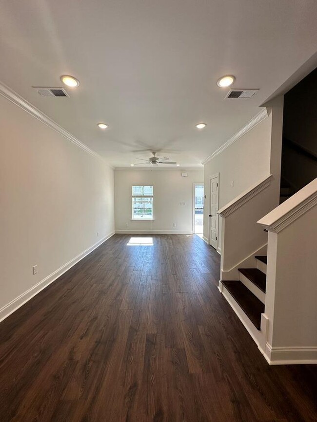 Photo - 3 Bed 3.5 Bath in Desirable Meadow Crest Neighborhood! House