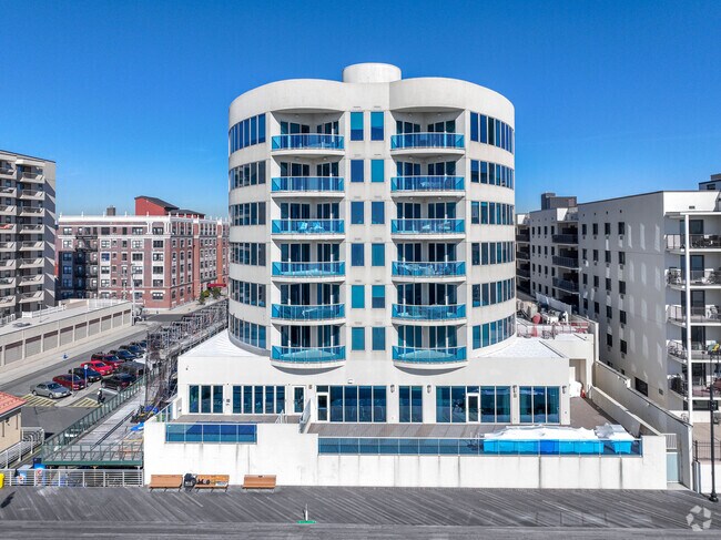 Foto del edificio - Aqua Luxury Oceanfront Condominiums