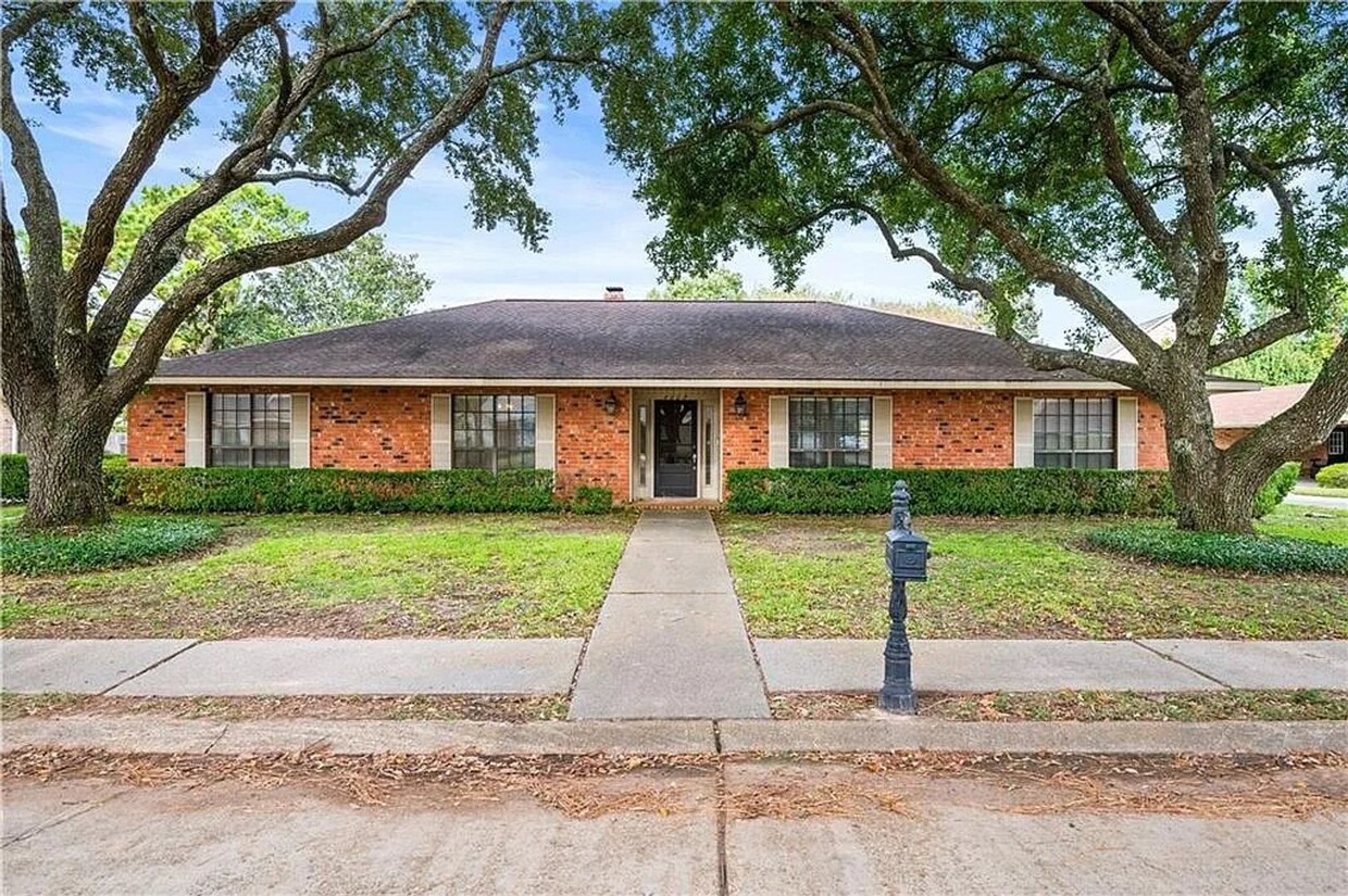 Primary Photo - Large Family Home