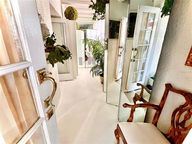 Foto del edificio - 7000 Beach Plaza