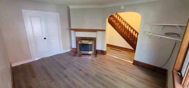 Building Photo - Already Rented for Next School Year - Avai...